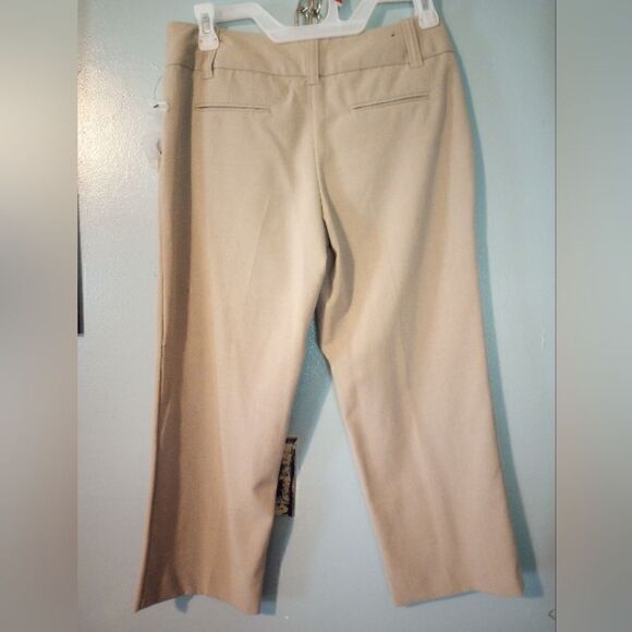 Daisy Fuentes dressy tan capris - Picture 2 of 9